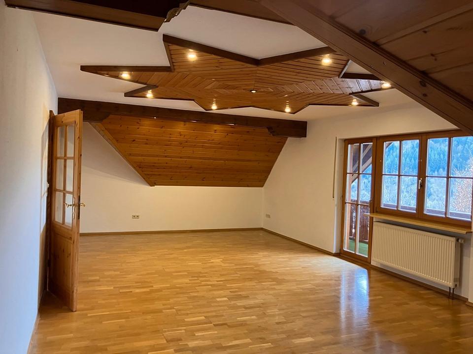 Thumbnail-4-Zimmer-Dachgeschosswohnung