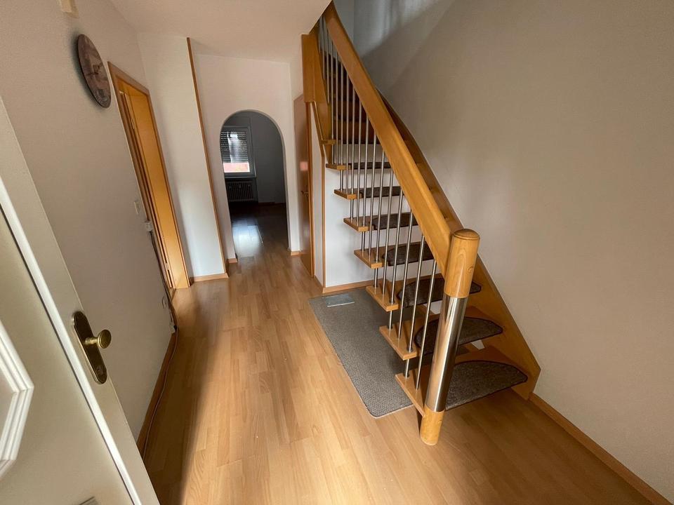 Thumbnail-Sofort verfügbare 4-Zimmer-Wohnung auf zwei Etagen mit Garage