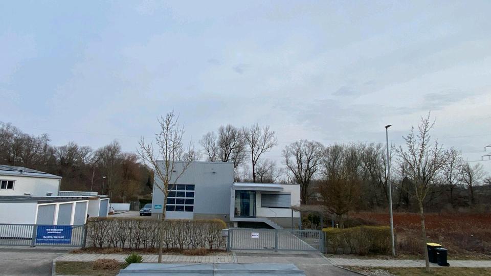 Thumbnail-Haus mit Betriebsleiterwohnung und Halle