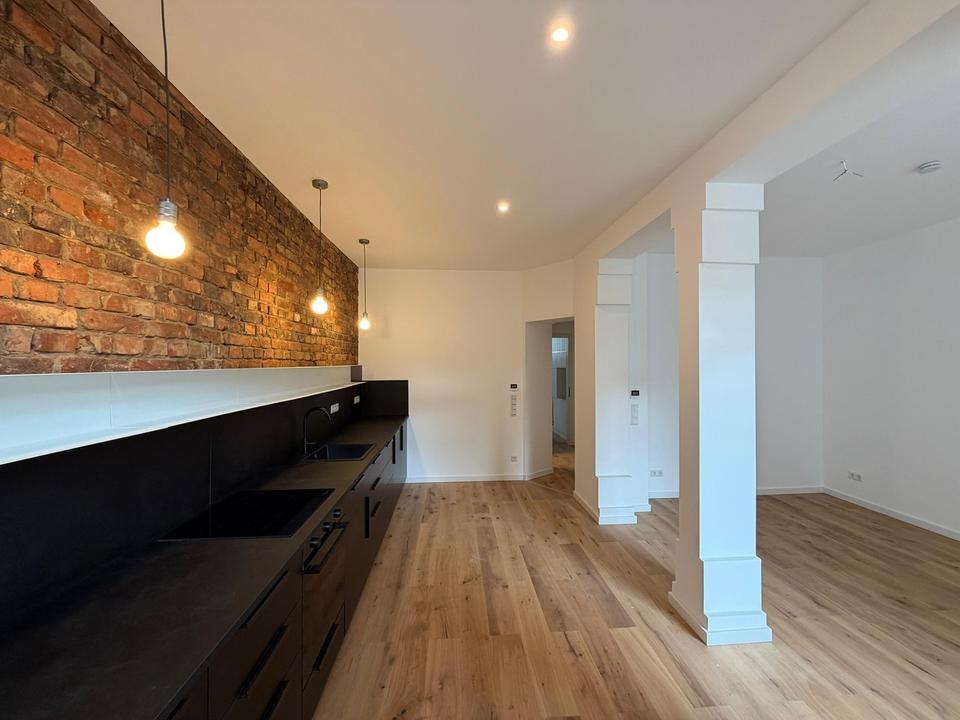 Thumbnail-ALTBAU TRIFFT HIGH-TECH: Kernsanierte 2-Zimmer-Designwohnung mit Balkon, Garten & Klimaanlage