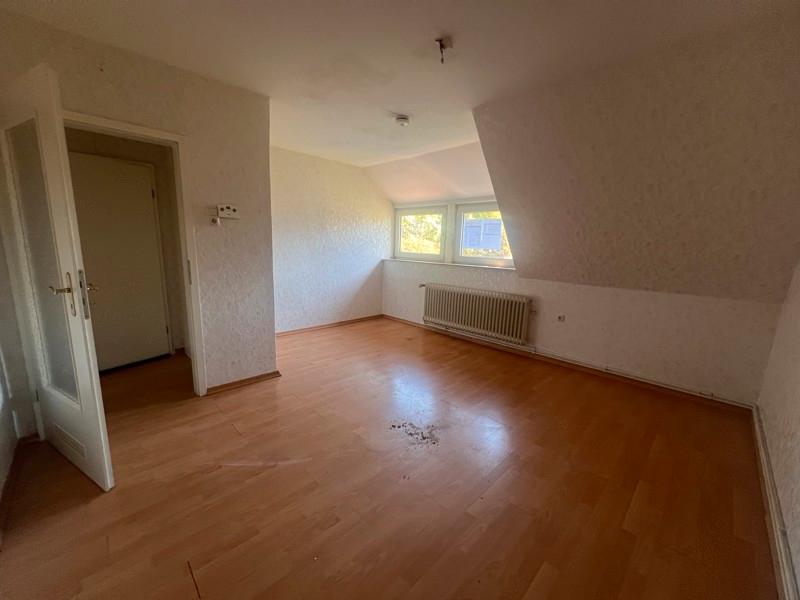 Thumbnail-2-Zi.-Wohnung im Dachgeschoss frei!