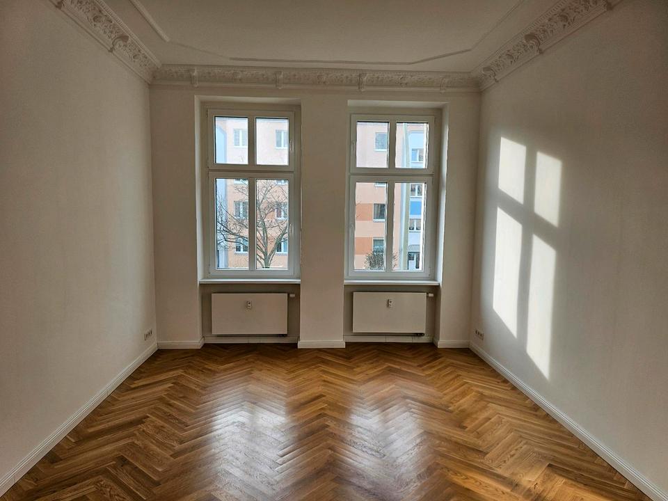 Thumbnail-++Sonnige Altbauwohnung mit Einbauküche und Südbalkon im 3. OG++Rennbahnstrasse++