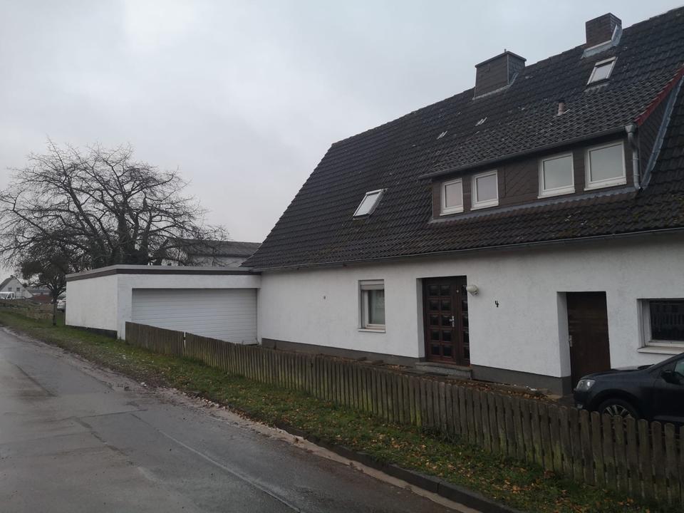 Thumbnail-Von Privat Einfamilienhaus mit Potenzial in attraktiver Wohnlage