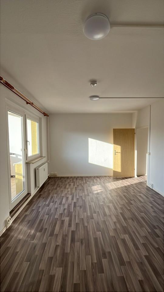 Thumbnail-Moderne 1-Zimmer-Wohnung mit Balkon und Stellplatz im Elster Park