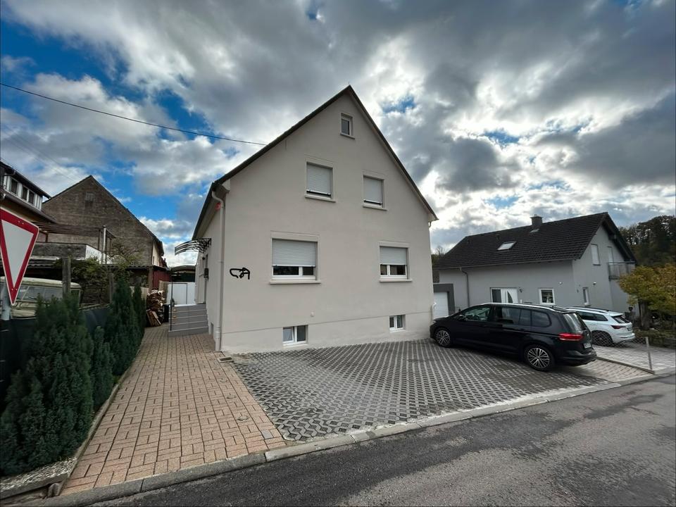 Thumbnail-Tolles ,modernisiertes Einfamilienhaus mit Garage und Garten