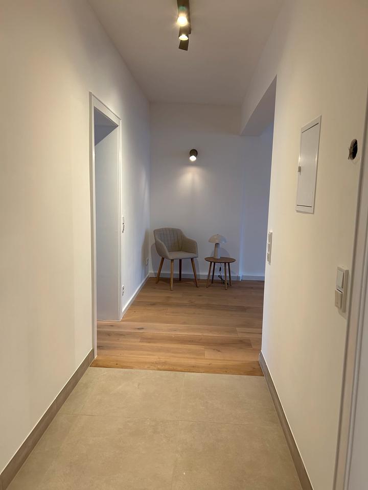 Thumbnail-Kernsan.möblierte 2 Zimmer-Wohnung (Balkon) in Düsseldorf-Bilk