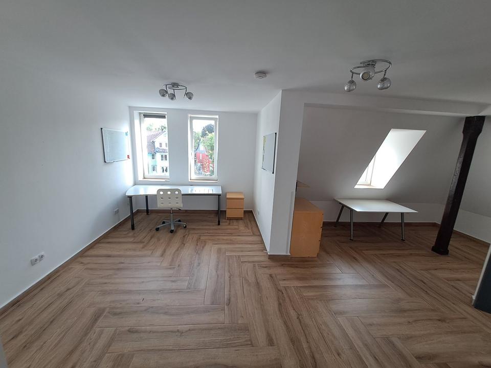 Thumbnail-Modernes Zimmer mit eigenem Bad in geselliger WG