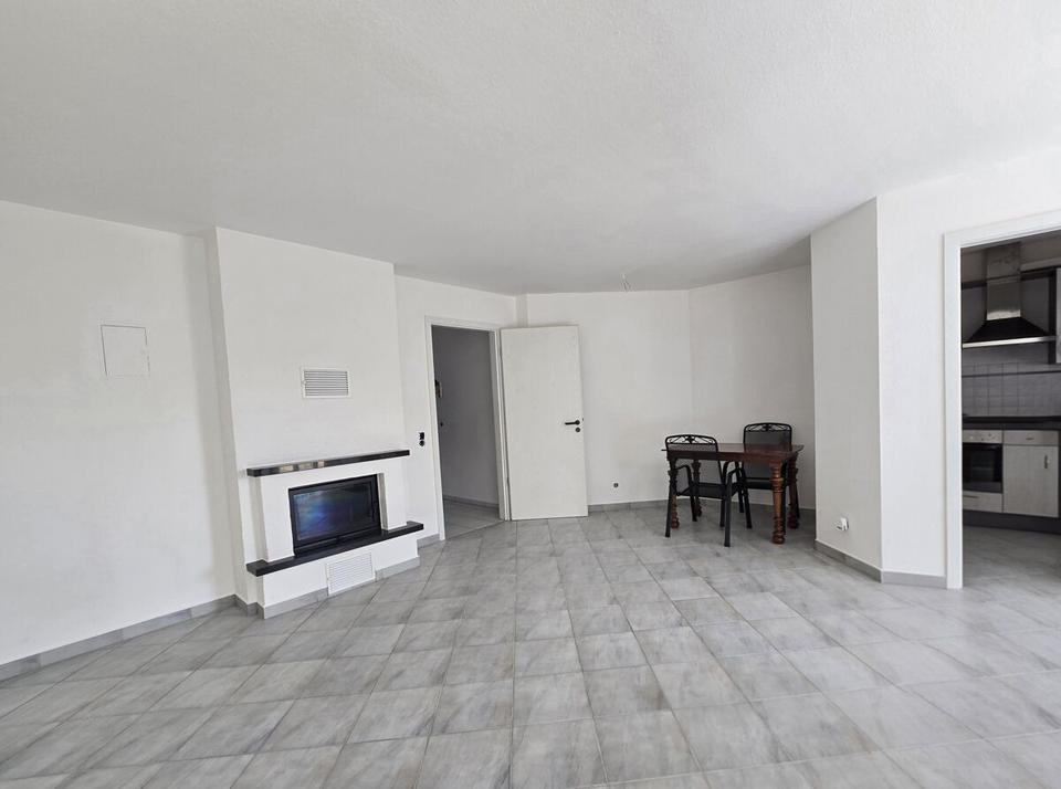 Thumbnail-Renovierte, gut geschnittene 2 Zi. Wohnung mit Kamin, Balkon und TG Stellplatz
