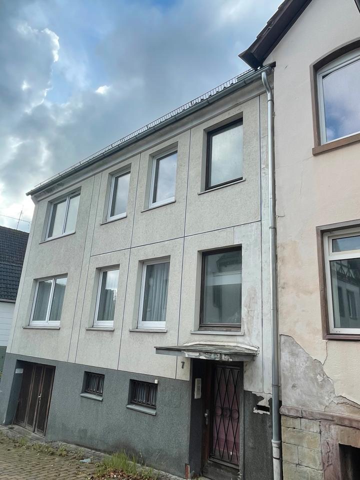 Thumbnail-Mehrfamilienhausmit Gewerbenutzung mit kleinen Garten