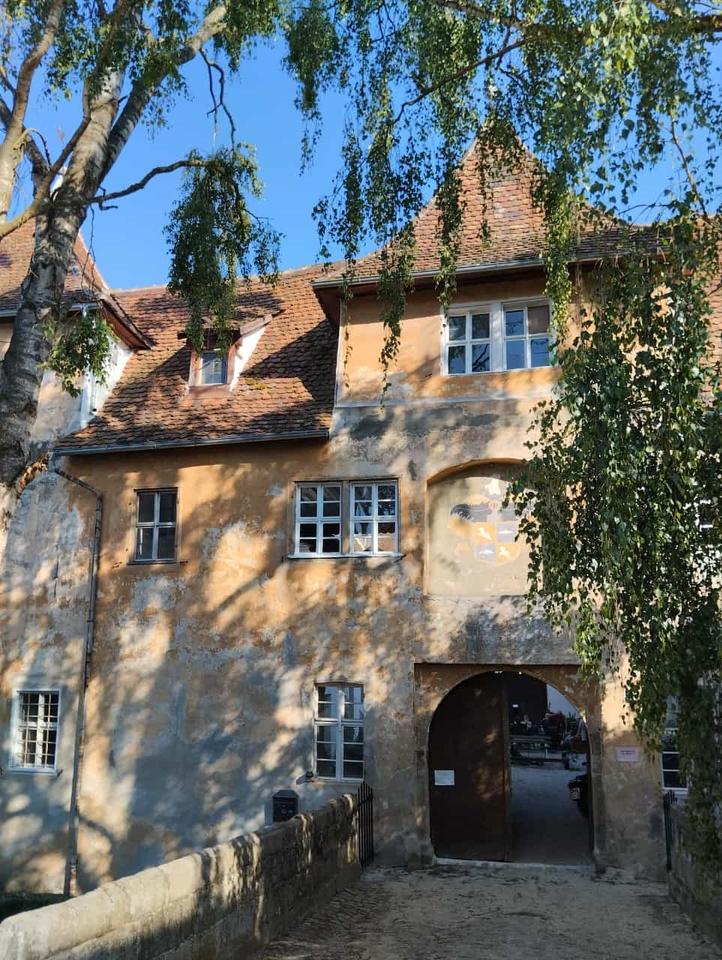 Thumbnail-1 Zimmerwohnung im Schloss von Neuhof an der Zenn