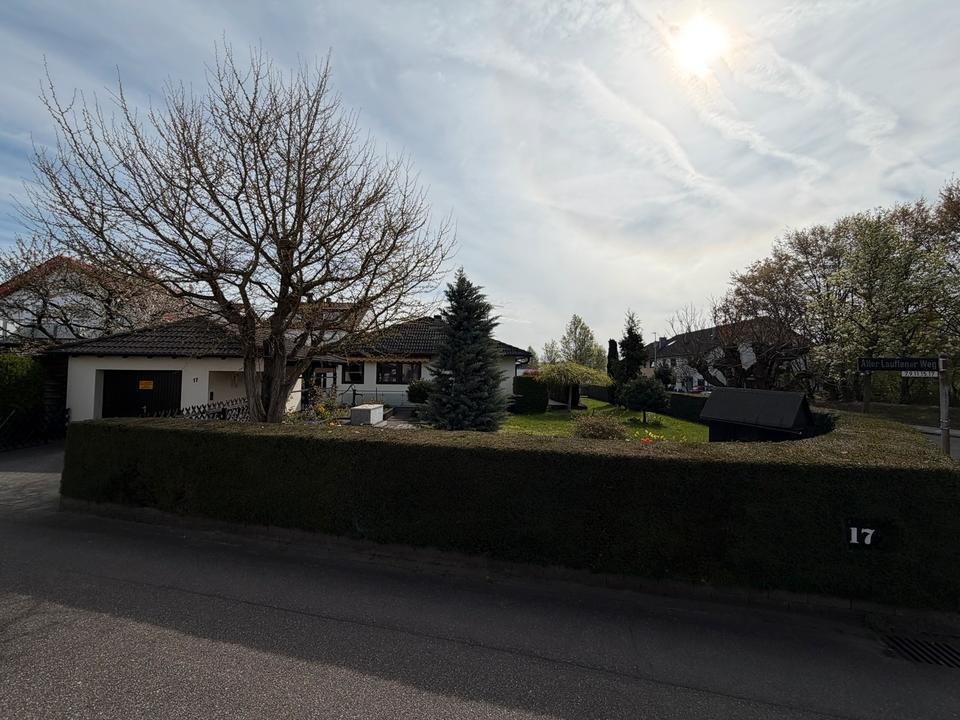 Thumbnail-Gepflegter Bungalow mit großem Grundstück