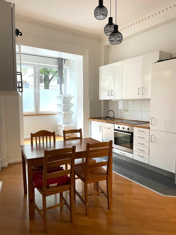 Thumbnail-Von privat: 5-Zimmer Altbauwohnung mitten in Eimsbüttel