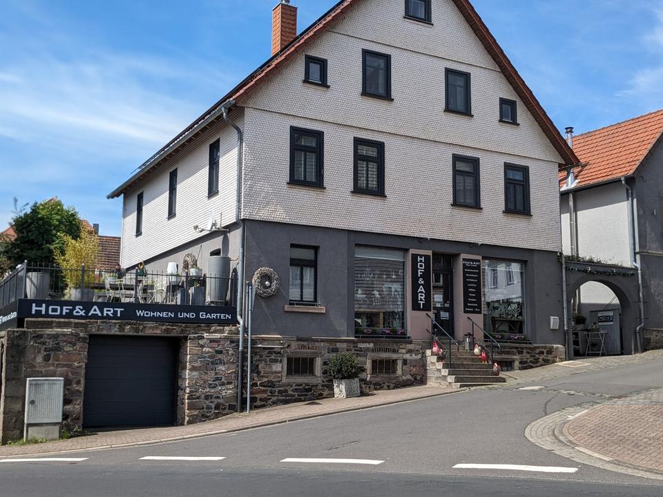 Thumbnail-Mehrfamilenhaus mit Geschäftsräumen und Nebengebäude