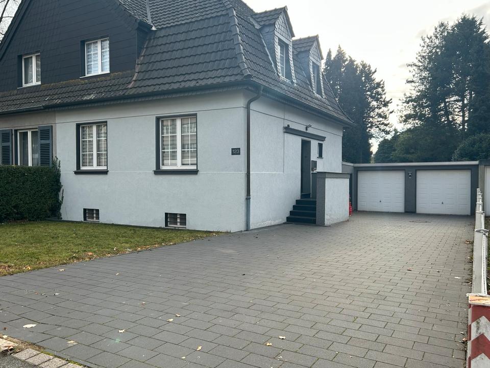Thumbnail-Haus Doppelhaushälfte mit großen Grundschtück