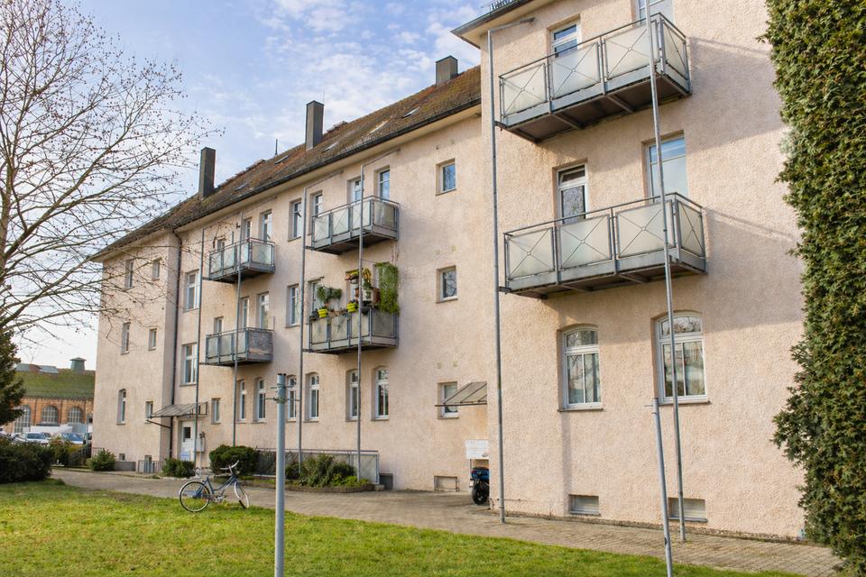 Thumbnail-*Frisch Saniert* Geräumige 2 Zimmer Wohnung mit Balkon, großem Küchenraum im ruhigen Heidenau