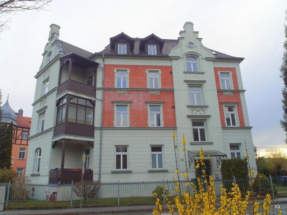 Thumbnail-Helle 2-Zimmer-Wohnung mit Balkon, Laminatboden, sep. Küche & Badewanne