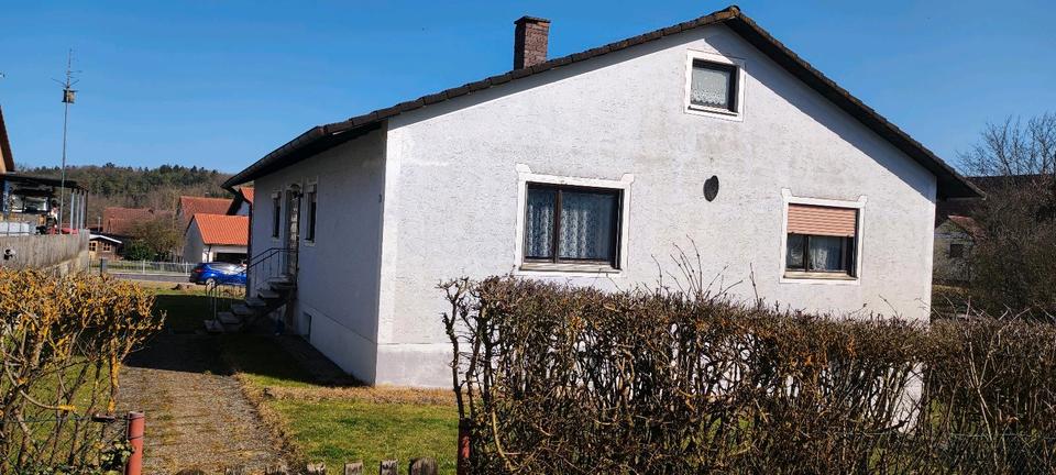 Thumbnail-Einfamilienhaus in Holzheim am Forst Renovierungsbedürftig