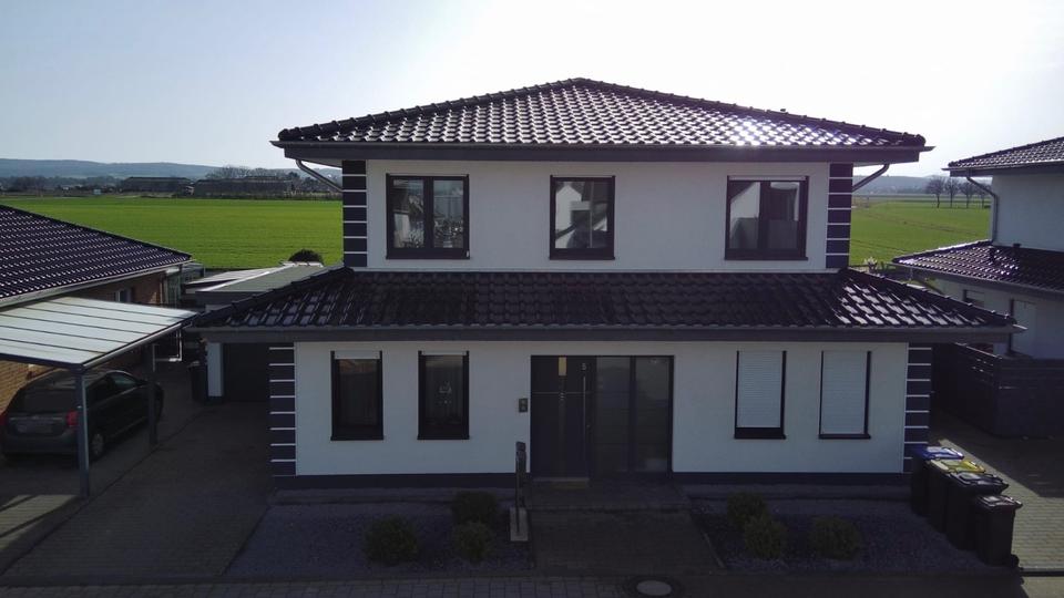 Thumbnail-Freistehendes Zweifamilienhaus mit Garten und 2 Garagen