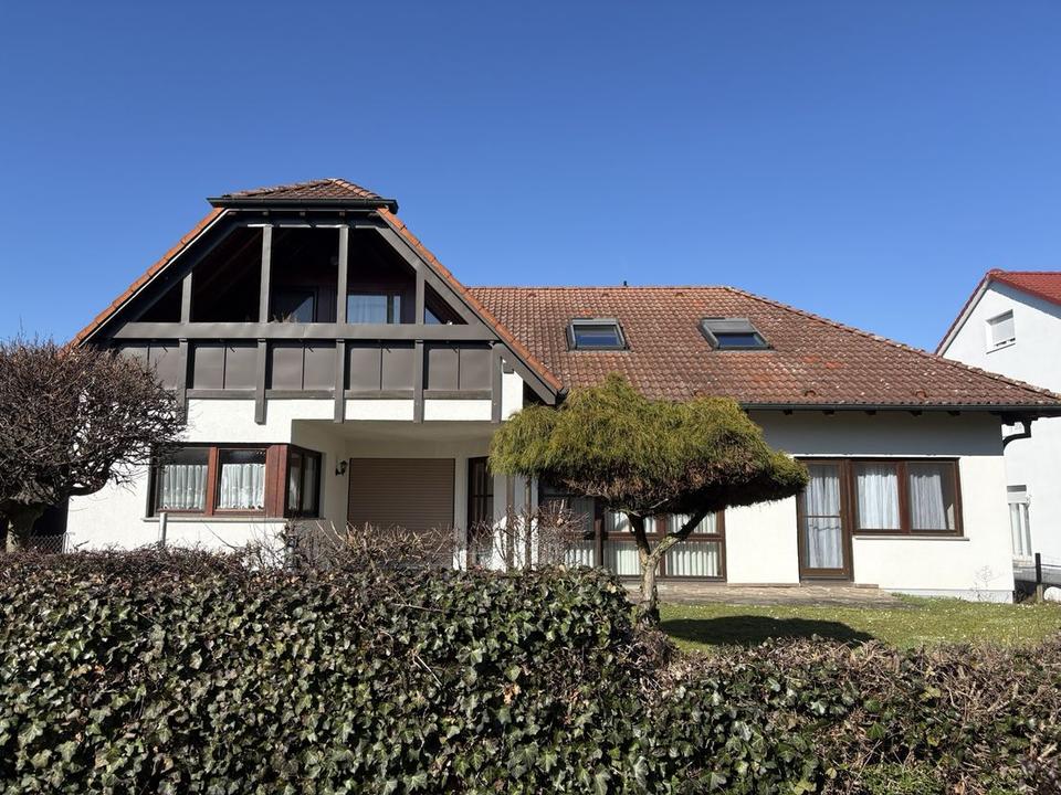 Thumbnail-Geräumiges Zweifamilien-Haus in Bönnigheim