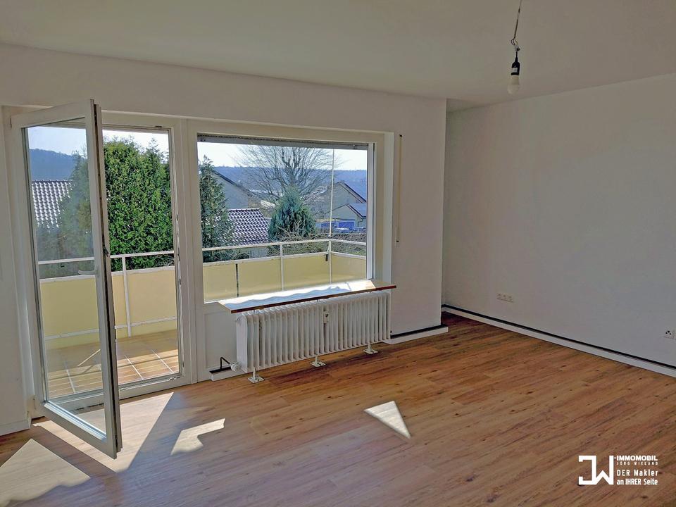 Thumbnail-ALLES NEU RENOVIERT - schöne 3-Zi.-Whg. mit 75 m² Wfl., 2 Balkone