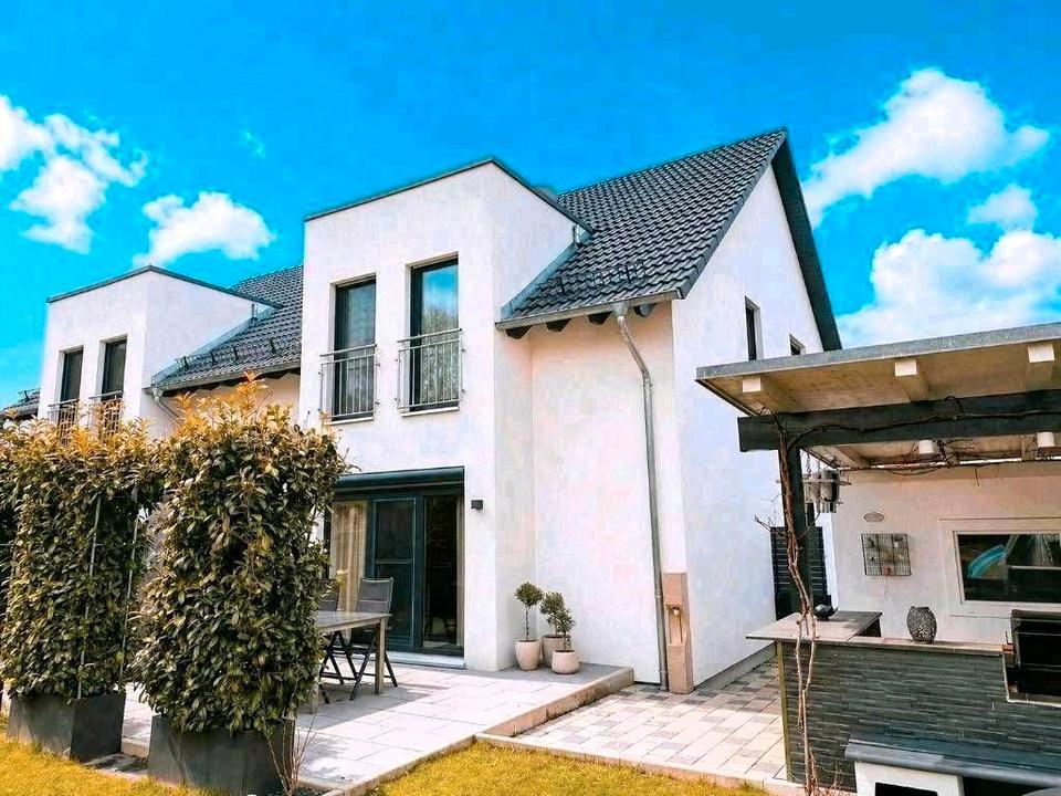 Thumbnail-Neuwertige, moderne Doppelhaushälfte mit großem Garten