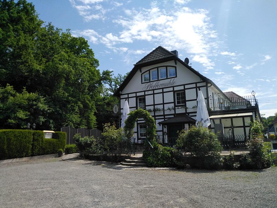 Thumbnail-2 x 160m² Wohnung + 1800m² Garten