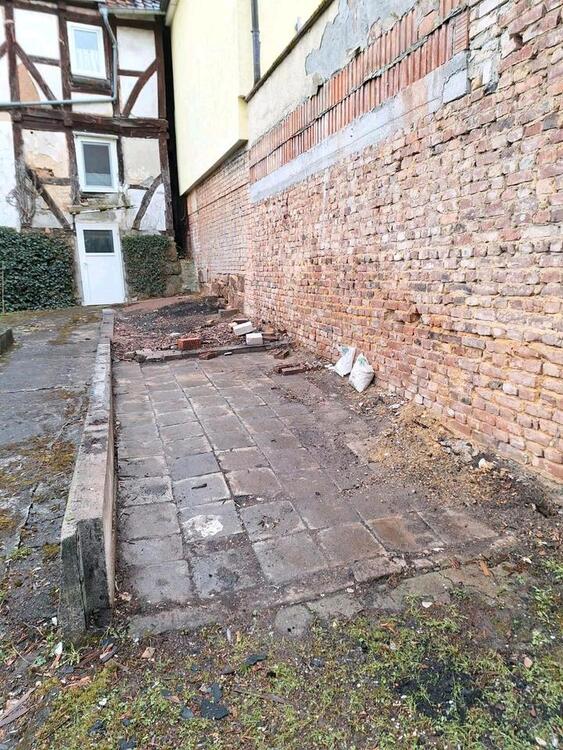 Thumbnail-Renovierungs und Sanierungs bedürftuges Haus zu verkaufen.