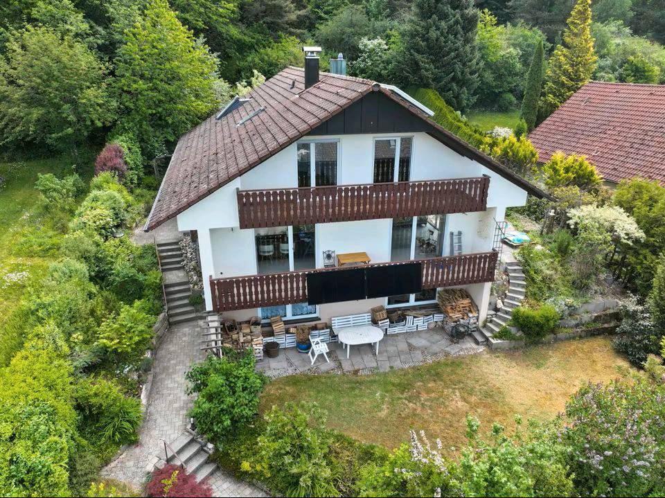 Thumbnail-Zweifamilienhaus in traumhafter Lage in Wehingen zu verkaufen