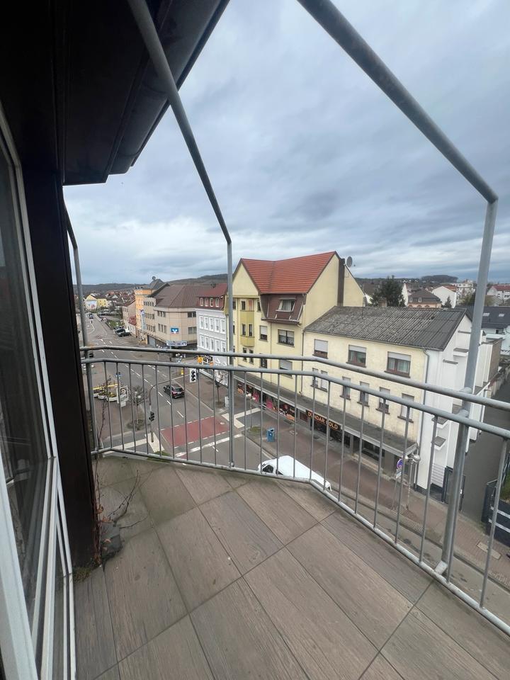 Thumbnail-110m² Dachgeschosswohnung mit Sauna und 2 Balkonen – 950€ warm