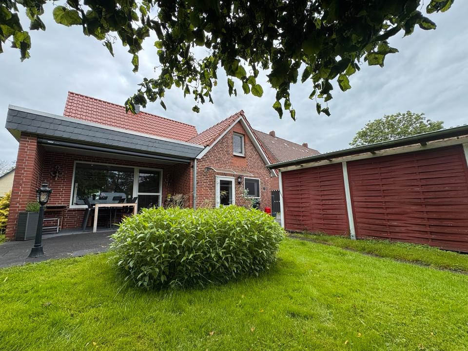 Thumbnail-Charmantes Einfamilienhaus mit Garage, Carport und großem Garten