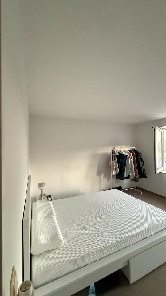 Thumbnail-Helles Zimmer in ruhiger Lage, nur 5 Gehminuten zu Supermärkten!