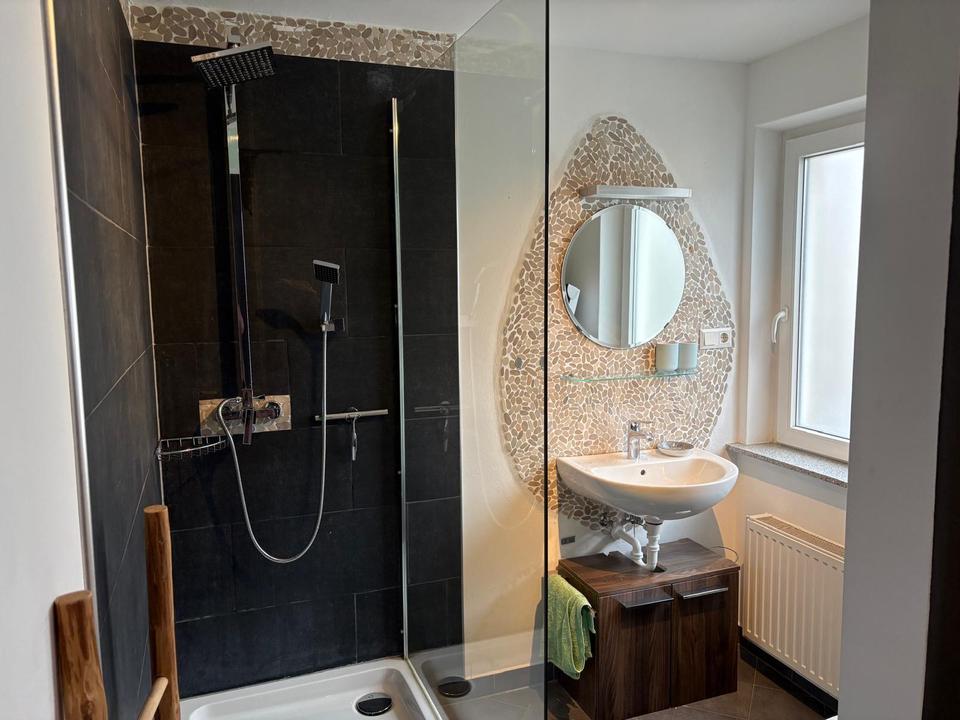 Thumbnail-TOP LAGE - kernsaniert - 2 Zimmer Wohnung EBK sofort FREI