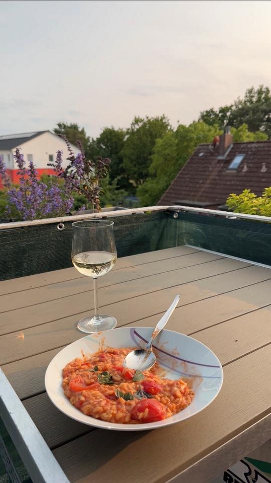 Thumbnail-Lichtdurchflutete, möblierte Dachgeschosswohnung in Flughafennähe