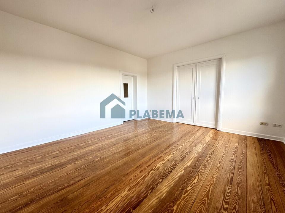 Thumbnail-JETZT ZUM NEUEN PREIS-4-Zimmer-Wohnung in Renovierung, mit Dielenboden, Tageslichtbad & Balkon