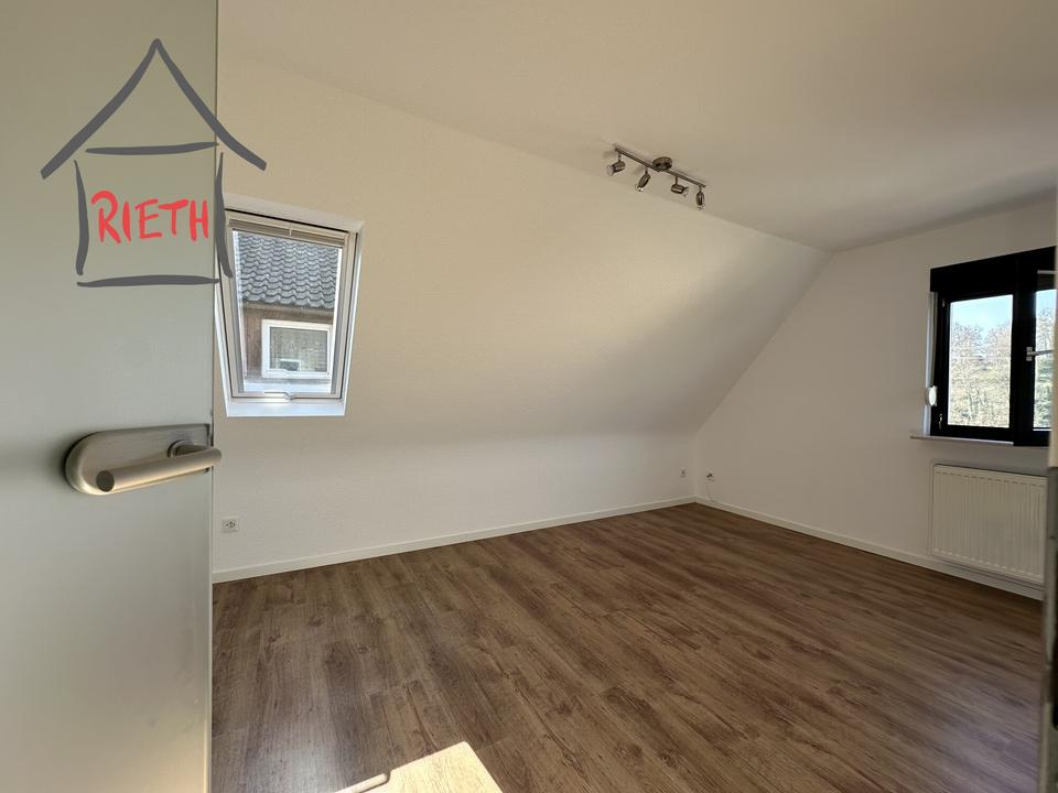 Thumbnail-* Neckarrems mit Balkon, EBK, Stellplatz und Schlossberg-Blick *