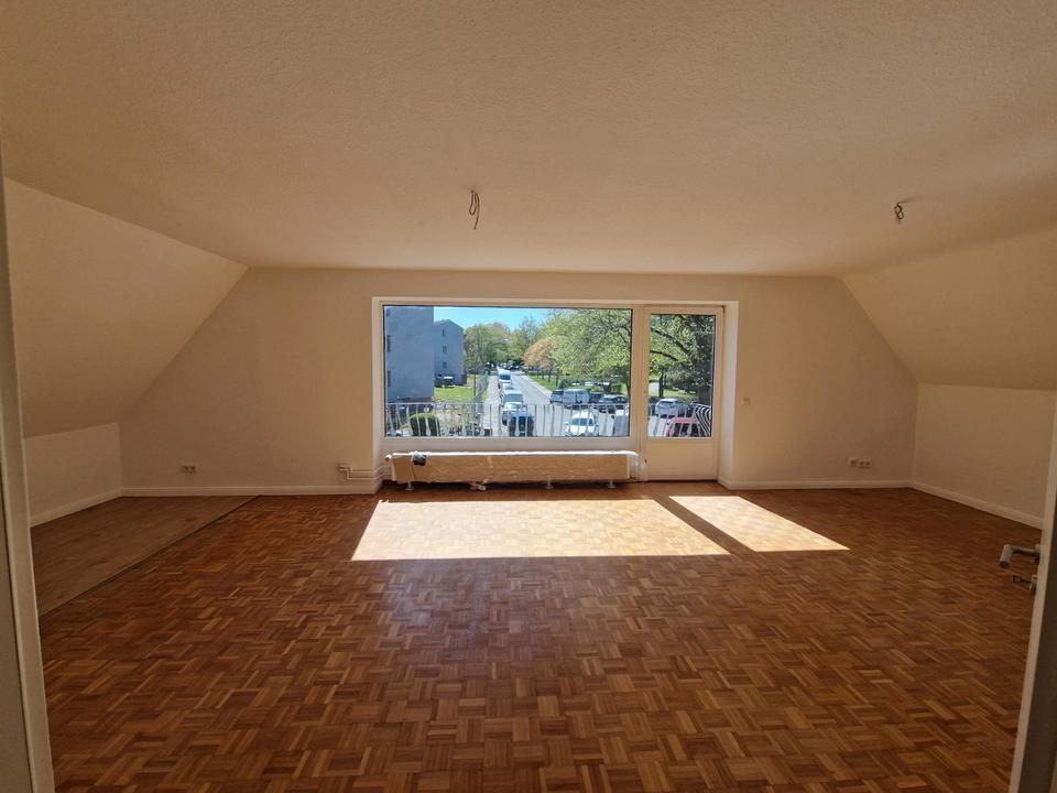 Thumbnail-*4 Zimmer und Garage* Kernsanierte und sonnige 4‑Zimmer Wohnung