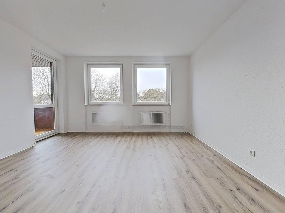 Thumbnail-VOLLSTÄNDIG RENOVIERT: Geräumige 3-Zimmer-Wohnung mit BALKON