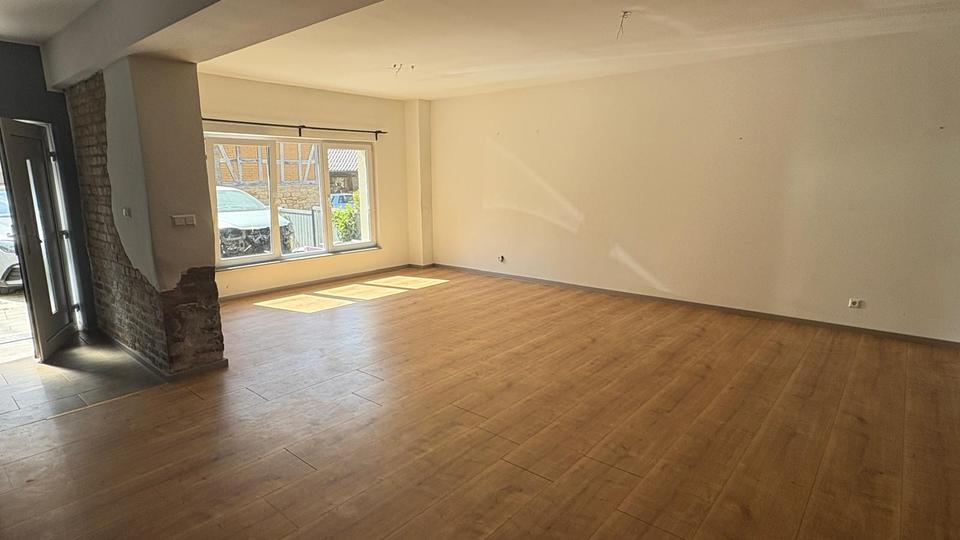 Thumbnail-Großzügige 3-geschossige Wohnung mit Stellplatz in Waldböckelheim