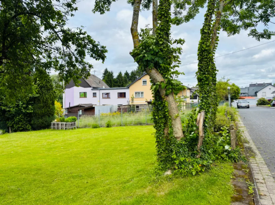 Thumbnail-Grundstück erschlossen mit Bauplanung und Baugenehmigung 2029