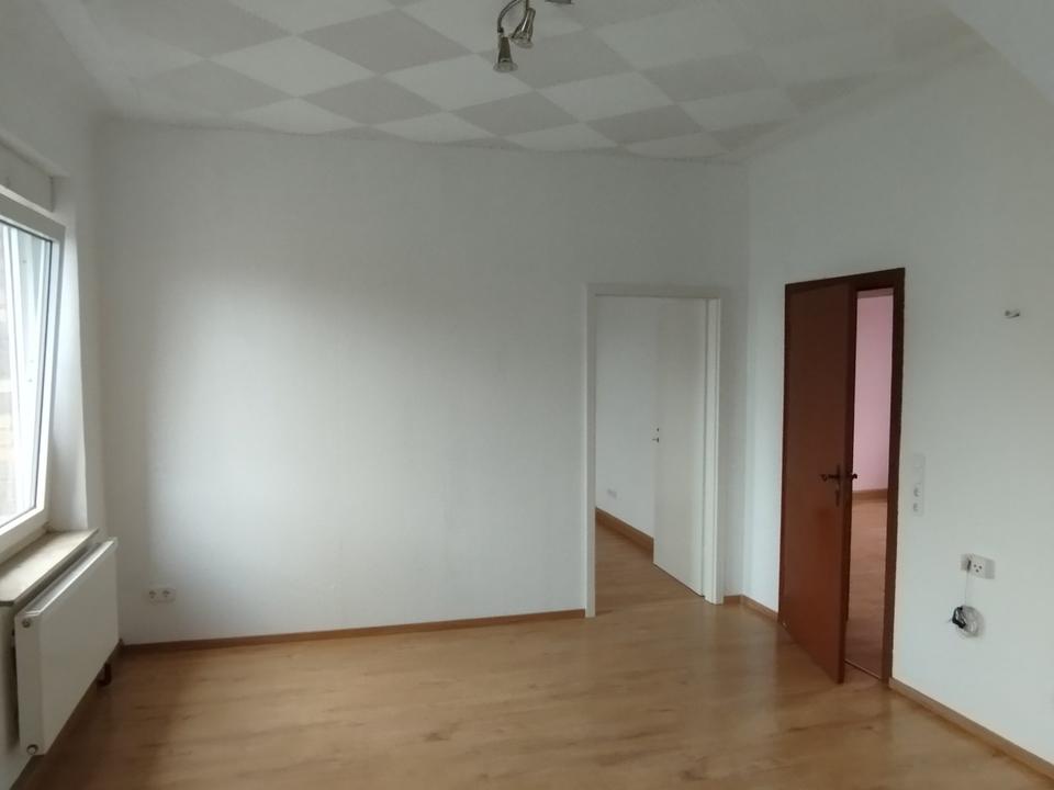 Thumbnail-Charmante 3-Zimmer-Wohnung mit großem Garten zu vermieten