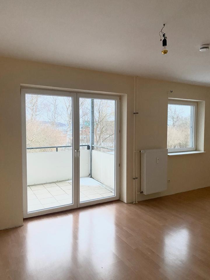 Thumbnail-4-Zi.-Wohnung Wellingdorf zwei Balkone Fördeblick zu vermieten