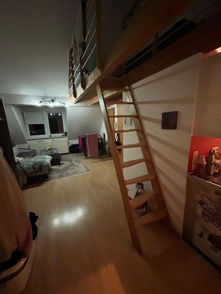 Thumbnail-Gemütliche Dachgeschosswohnung für ruhigen Bewohner*in in Bremen