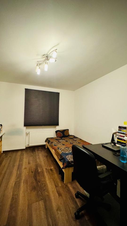 Thumbnail-Komplett möbliertes Zimmer in einer 3er-WG (kurzfristig)