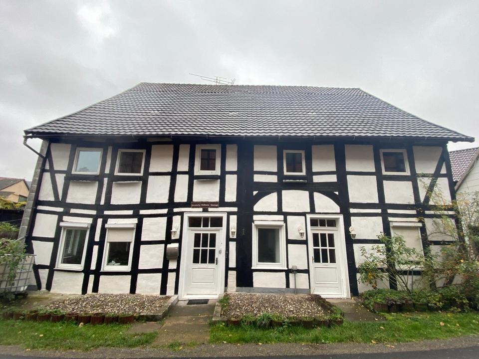 Thumbnail-PLATZWUNDER IN HOLZEN: Historisches Fachwerkhaus 13 Zimmern