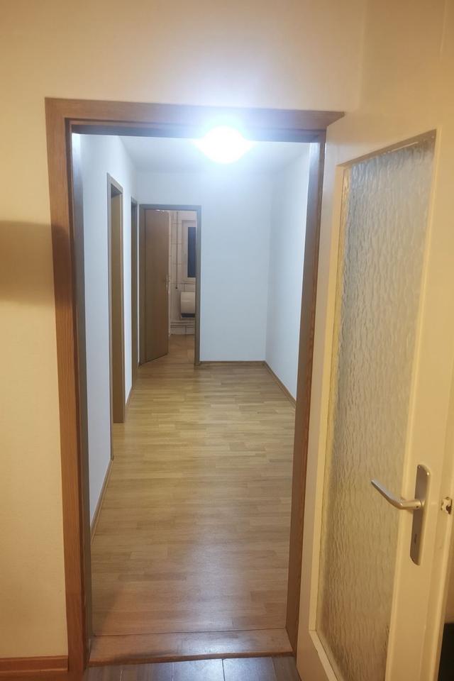 Thumbnail-Drei Zimmer, Dachgeschosswohnung