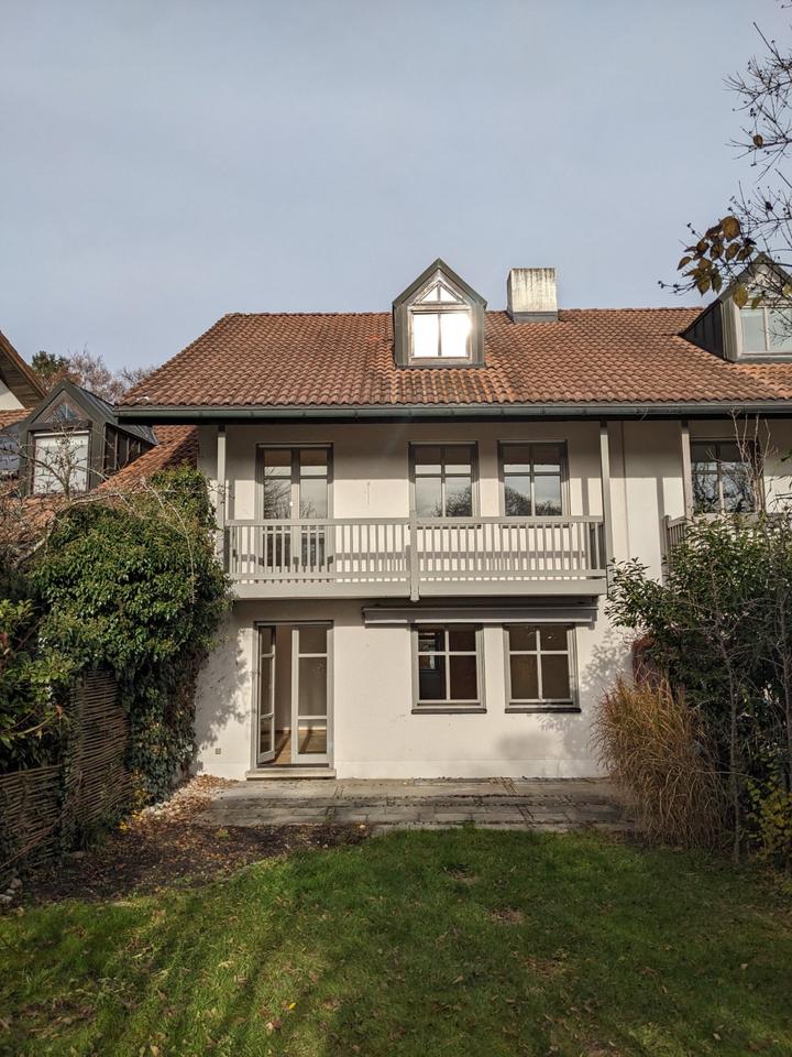 Thumbnail-Ruhiges, großes und teilsaniertes Reihenhaus am Rettenbergerweg