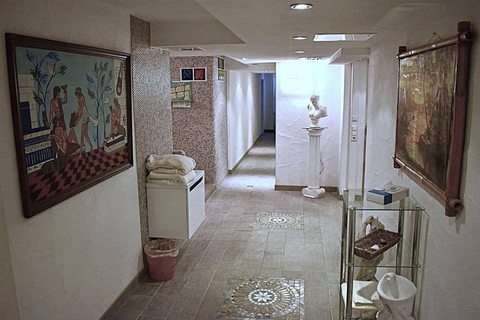 Thumbnail-Wellnessabteilung im Untergeschoss eines Hotels zu vermieten - ca. 120 m²