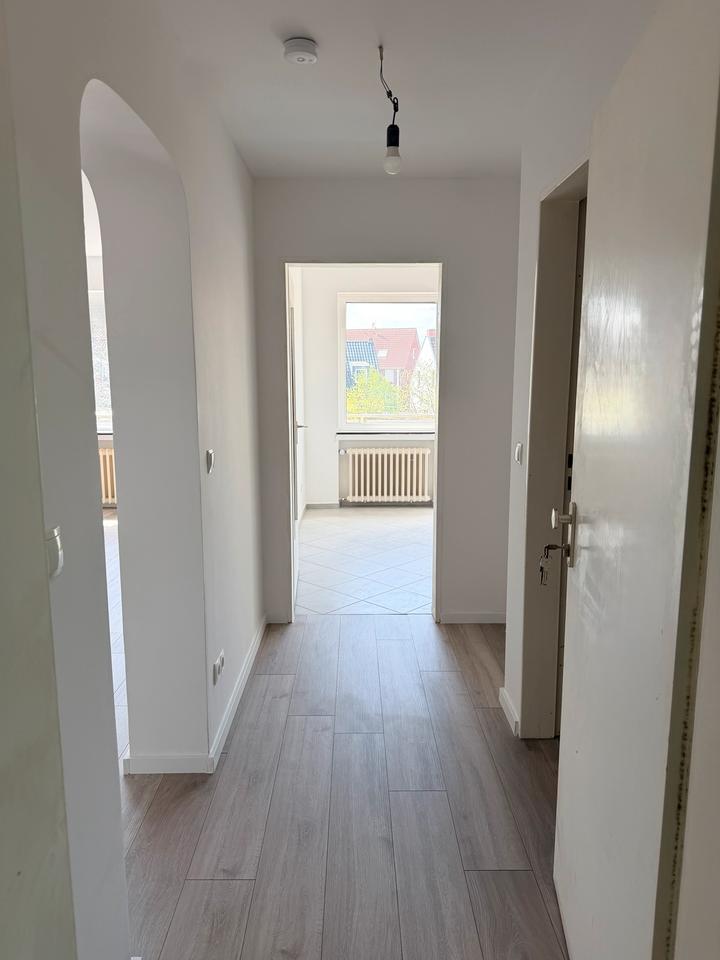 Thumbnail-Kernsanierte 2,5-Zimmer-Wohnung mit Balkon in zentraler Lage
