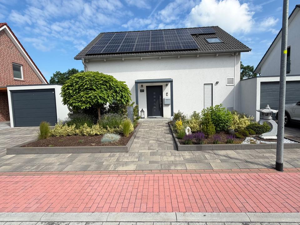 Thumbnail-Modernes KfW-45-Plus-Einfamilienhaus mit PV-Anlage, Sauna, Winter