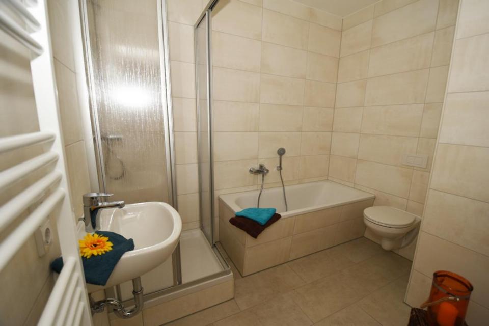 Thumbnail-Altbau * Neu Renovierte 3-Raum-Erdgeschoss-Wohnung * Innenstadt